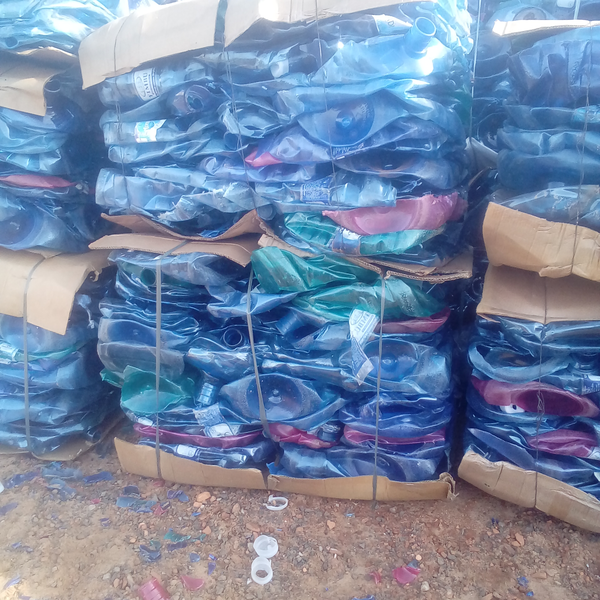 Pet bandeja branca - plástico - Maringá, PR - B2Blue - Compra e Venda de Resíduos