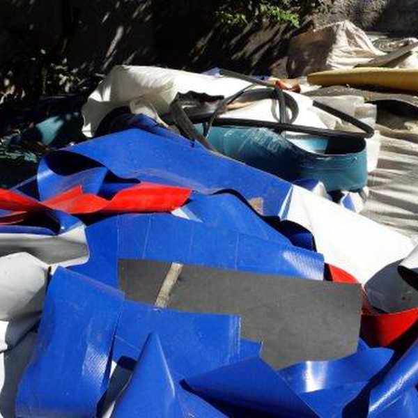 Lona de pvc com trama retalhos grandes aproveitáveis - plástico - Mogi Das Cruzes, SP - B2Blue - Compra e Venda de Resíduos