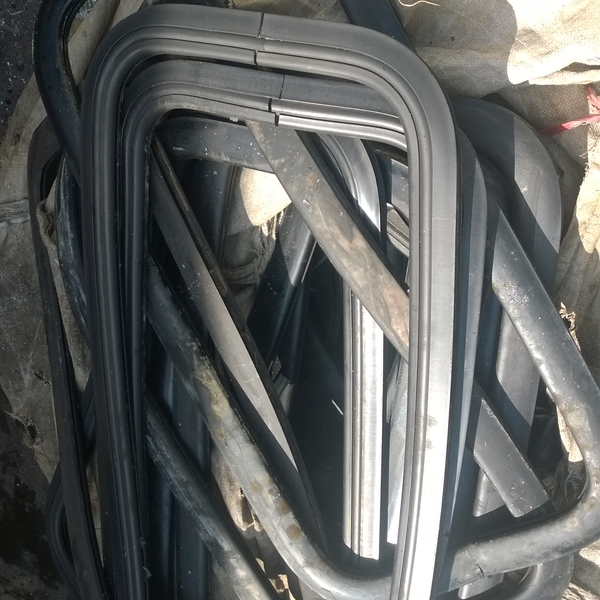 Moldura de vidro de porta - borracha - São Paulo, SP - B2Blue - Compra e Venda de Resíduos