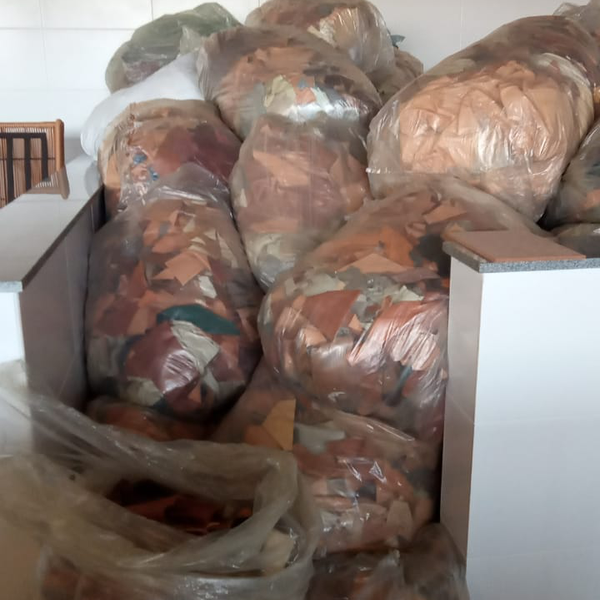 Resíduo: Couro de diversas cores - B2Blue  - Compra e Venda de Resíduos