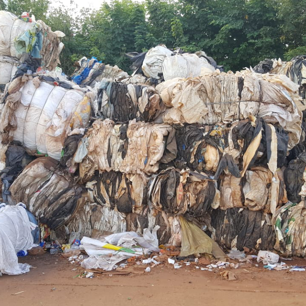 Plástico colorido enfardado - Plástico