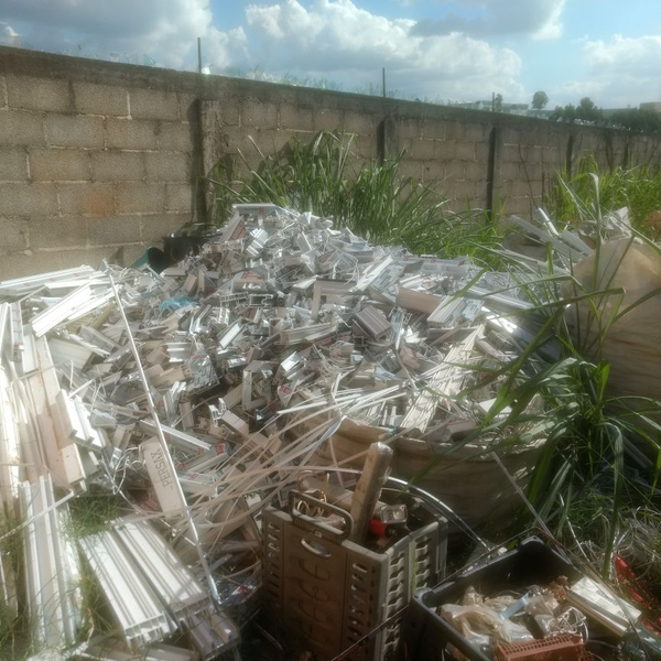 Sobras de perfil em pvc - plástico - Araçariguama, SP - B2Blue - Compra e Venda de Resíduos