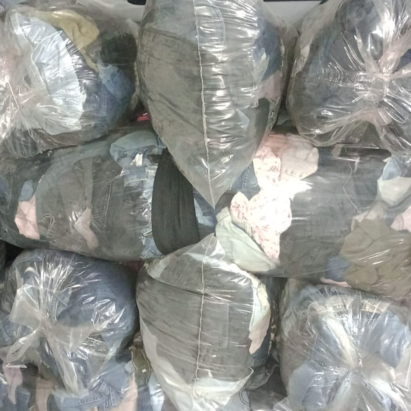 Jeans retalhos -  - outros - Barueri, SP - B2Blue - Compra e Venda de Resíduos