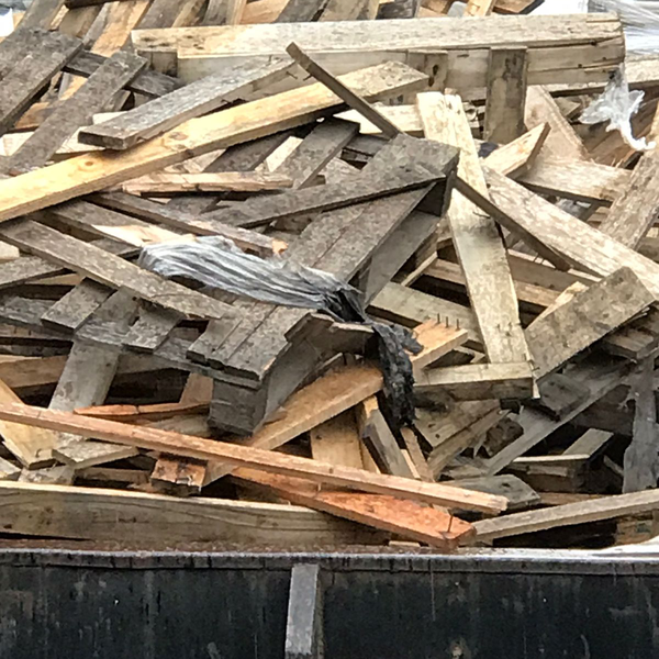 Resíduo: Madeiras de pallets - B2Blue  - Compra e Venda de Resíduos