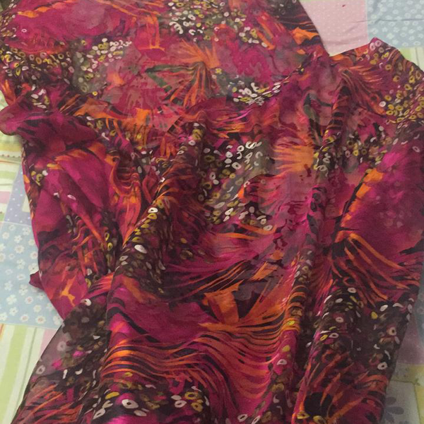 Vendo tecido seda pura dois 2 metros e meio - tecido - Belo Horizonte, MG - B2Blue - Compra e Venda de Resíduos