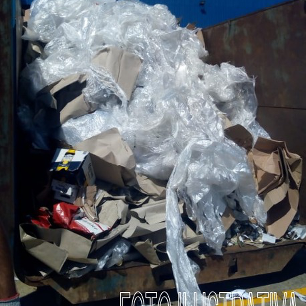 (plasticos)(pvc)(papelao)(todos materias reciclaveis) - plástico - Florianópolis, SC - B2Blue - Compra e Venda de Resíduos