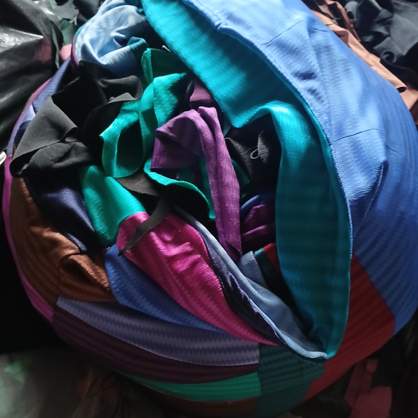 Resíduo: Retalhos lycra - B2Blue  - Compra e Venda de Resíduos