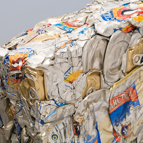 Lata prensada - metais - Cabofrio, RJ - B2Blue - Compra e Venda de Resíduos