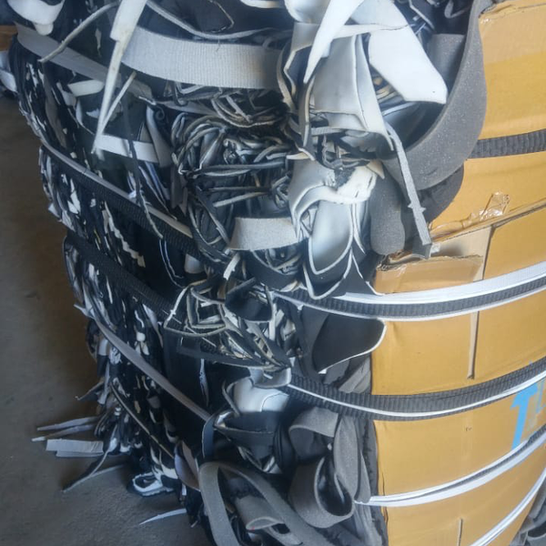 Resíduo: Flocos fibras de poliester e viscose - B2Blue  - Compra e Venda de Resíduos