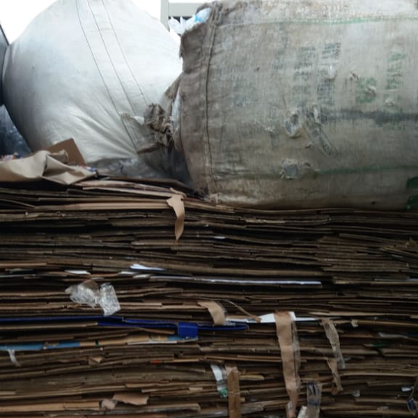 Papelão solto - papel/papelão - Araruama, RJ - B2Blue - Compra e Venda de Resíduos