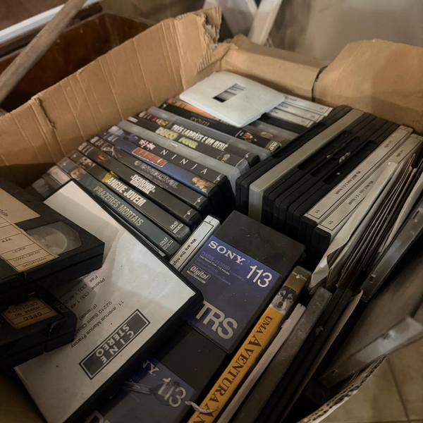 Resíduo: Cds and dvs and cds covers - B2Blue  - Compra e Venda de Resíduos