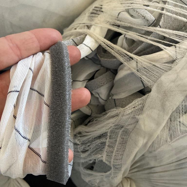 Resíduo: Aparas  de  filmes   pe+pape (laminados) - B2Blue  - Compra e Venda de Resíduos