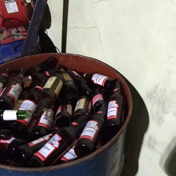 Vidro (garrafas) - vidro - Piracicaba, SP - B2Blue - Compra e Venda de Resíduos