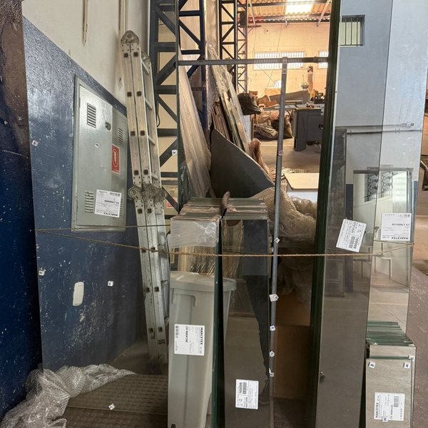 Espelhos cortados em quadrados pequenos - vidro - Guarulhos, SP - B2Blue - Compra e Venda de Resíduos