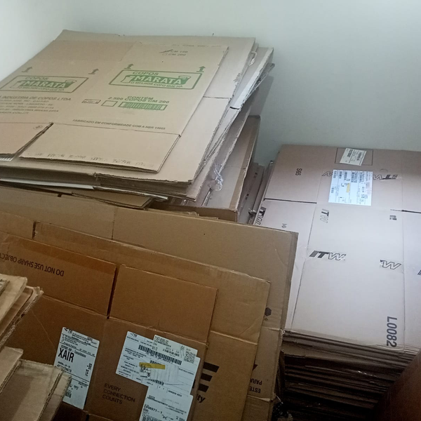 Resíduo: Caixas de papelão semi-novas - B2Blue  - Compra e Venda de Resíduos