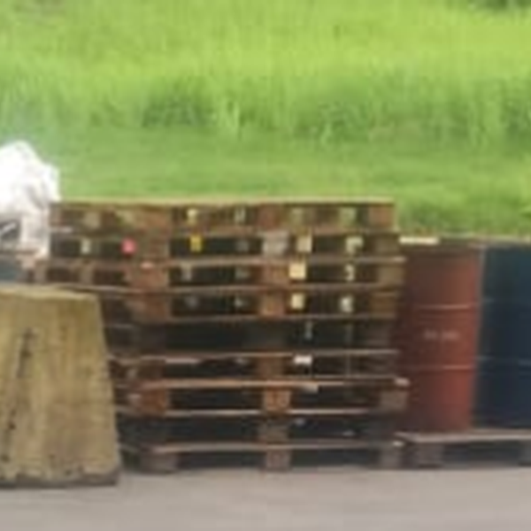 Resíduo: Madeira pallets (medidas diversas) - B2Blue  - Compra e Venda de Resíduos