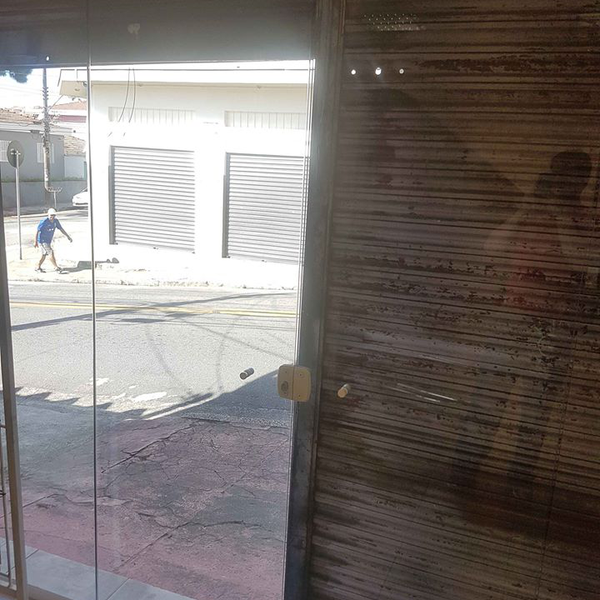 Resíduo: Porta de vidro - B2Blue  - Compra e Venda de Resíduos