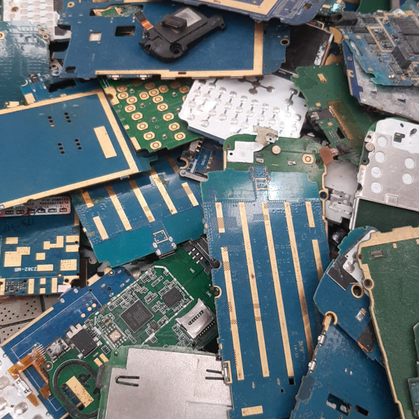 Placa de celular com componentes - eletroeletrônicos - SOROCABA, SP - B2Blue - Compra e Venda de Resíduos