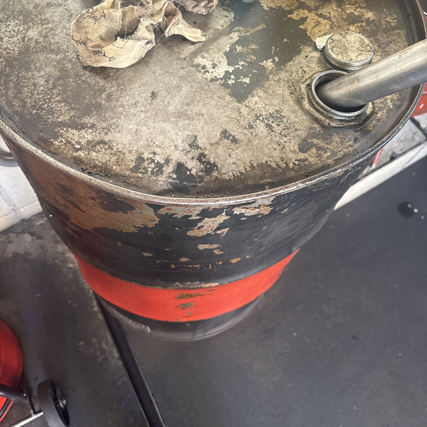 Oleo lubrificante usado - outros - Contagem, MG - B2Blue - Compra e Venda de Resíduos