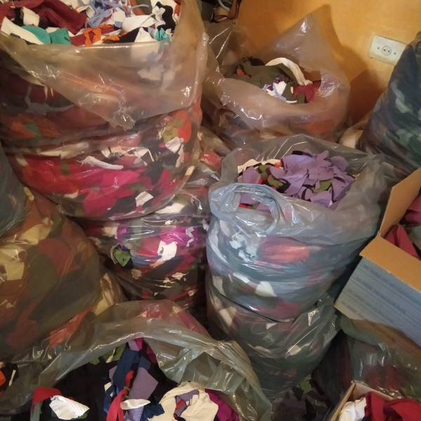 Resíduo: Residuos aparas fios texteis - B2Blue  - Compra e Venda de Resíduos