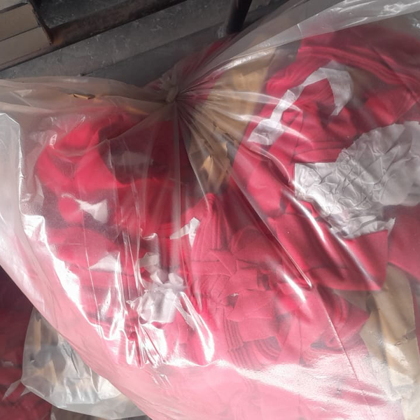 Resíduo: Resíduos de tecidos de confecção de roupas várias qualidades limps sem acab - B2Blue  - Compra e Venda de Resíduos