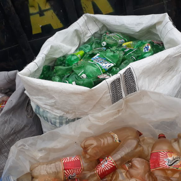 Pet sepradado por cor solto - plástico - Itapevi, SP - B2Blue - Compra e Venda de Resíduos