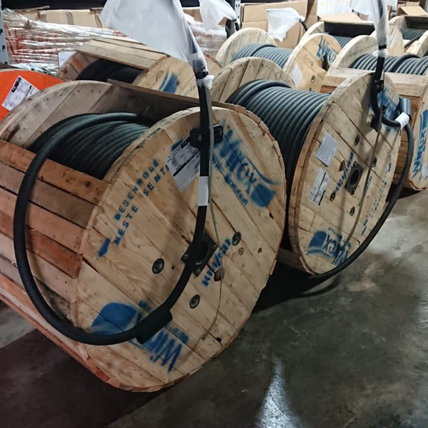 Resíduo: Carreteis de madeira - B2Blue  - Compra e Venda de Resíduos