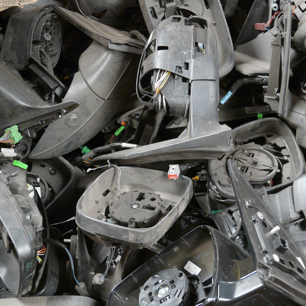 Lanternas e retrovisores automotivos - eletroeletrônicos - São Paulo, SP - B2Blue - Compra e Venda de Resíduos