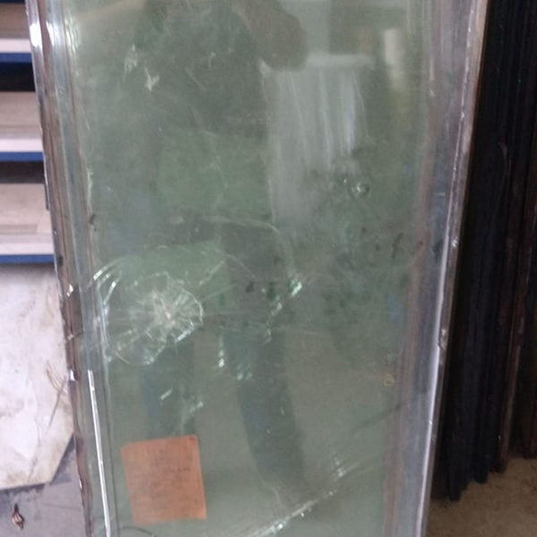 Vidro laminado 13mm - 20 kgs cada - vidro - Campinas, SP - B2Blue - Compra e Venda de Resíduos