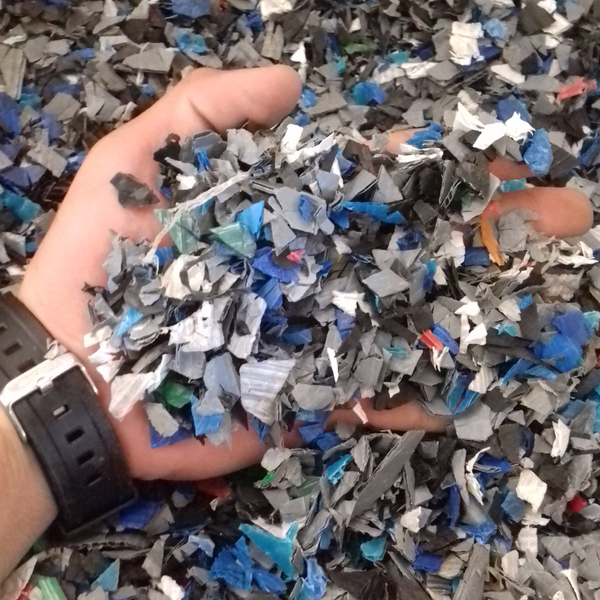 Resíduo: Poliondas triturado preto - B2Blue  - Compra e Venda de Resíduos