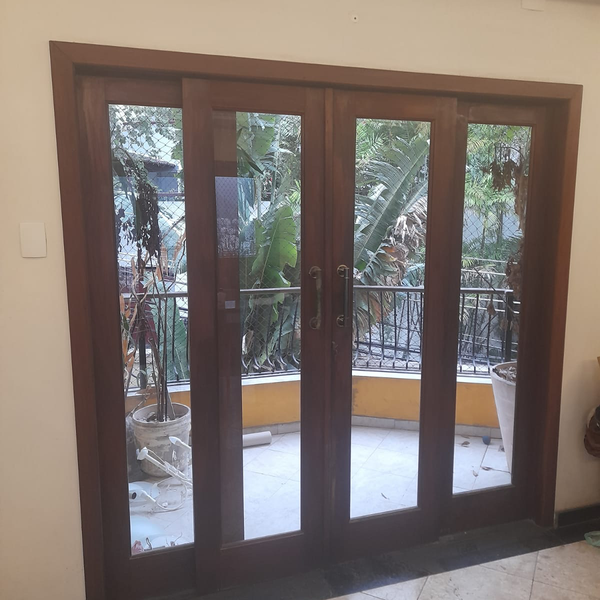 Resíduo: Portas maciças de madeira - B2Blue  - Compra e Venda de Resíduos