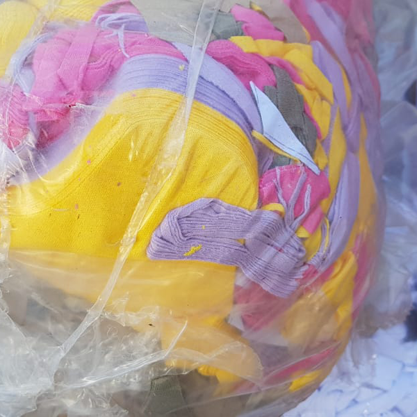 Resíduo: Retalho de tecidos coloridos - B2Blue  - Compra e Venda de Resíduos