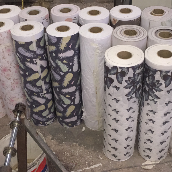 Resíduo: Bobinas de papel  estampado e branco    - B2Blue  - Compra e Venda de Resíduos
