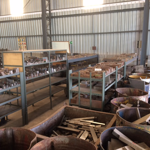 Retalhos de aços especias  vc131/d2 - metais - Indaiatuba, SP - B2Blue - Compra e Venda de Resíduos