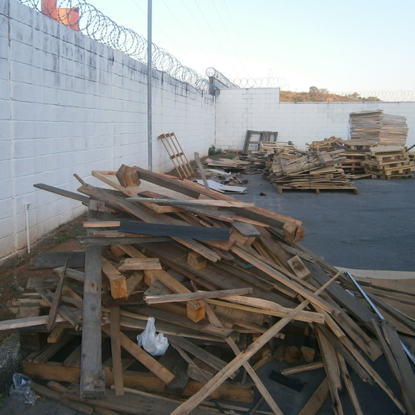 Restos de pallets de madeira - madeira - Contagem-Minas Gerais, MG - B2Blue - Compra e Venda de Resíduos