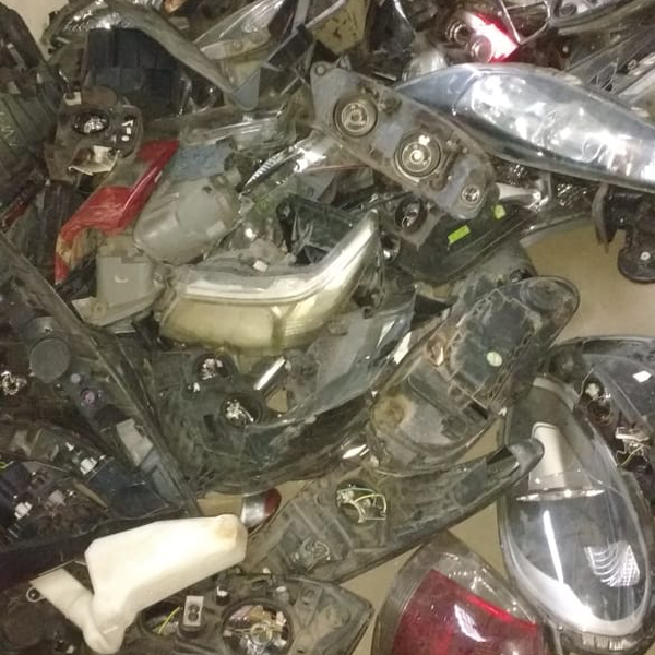 Sucata de farol automotivo - sucata geral - São Paulo, SP - B2Blue - Compra e Venda de Resíduos