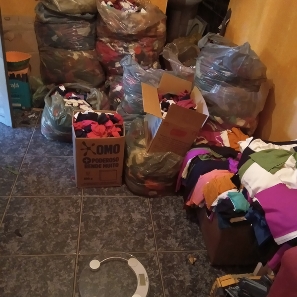 Resíduo: Residuos aparas fios texteis - B2Blue  - Compra e Venda de Resíduos