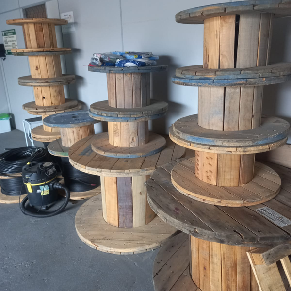 Paletes de madeira e bobinas de madeira. - madeira - Jacarei, SP - B2Blue - Compra e Venda de Resíduos