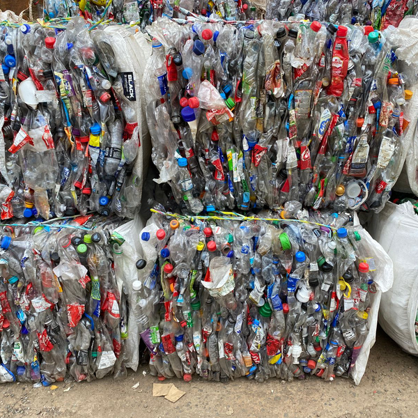 Fardos de pet - plástico - POCOS DE CALDAS, MG - B2Blue - Compra e Venda de Resíduos