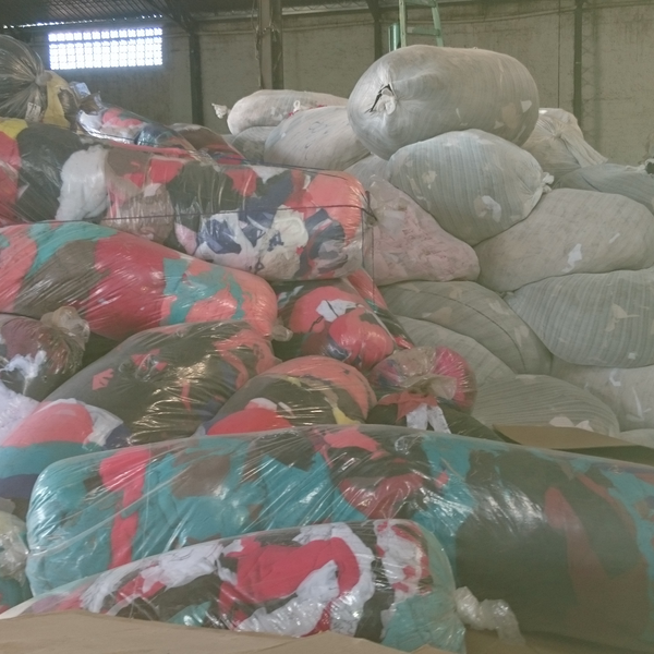 Aparas de tecido poliamida - Plástico