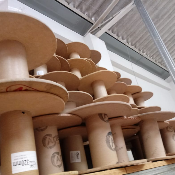 Resíduo: Carretel de madeira sem fio - B2Blue  - Compra e Venda de Resíduos