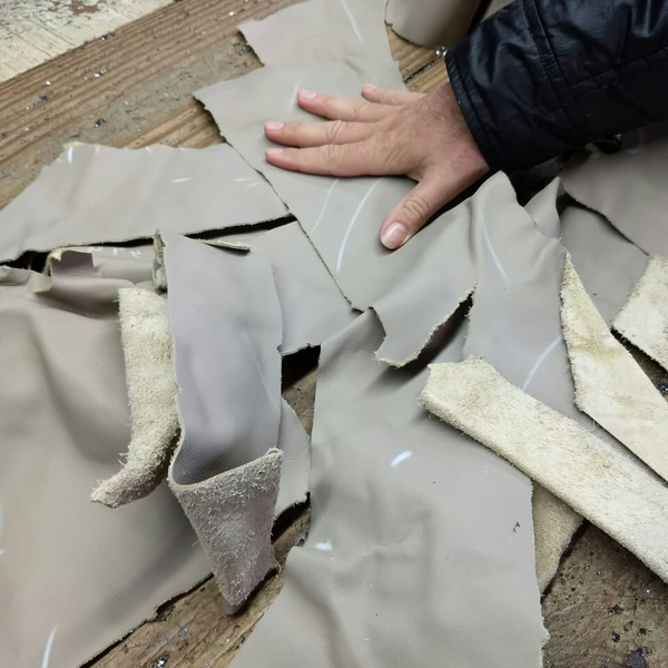 Resíduo couro vaque - outros - Itaú de Minas, MG - B2Blue - Compra e Venda de Resíduos