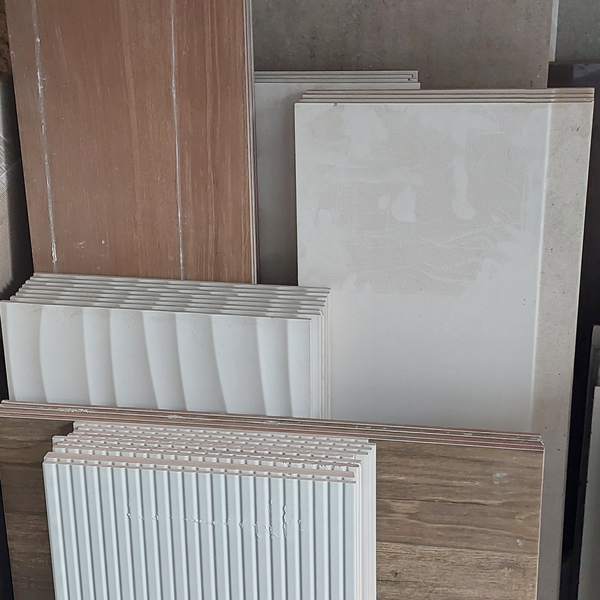 Resíduo: Cerâmica e tijolos quebrada. resíduos gerado durante a operação da loja. - B2Blue  - Compra e Venda de Resíduos