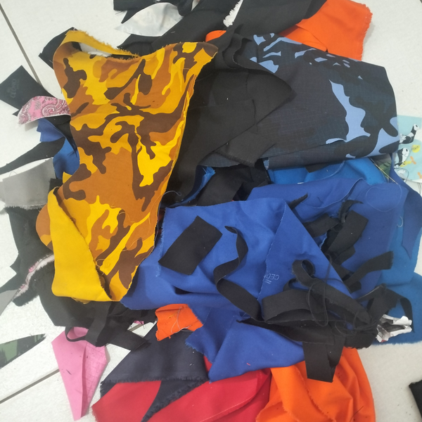 Resíduo: Retalhos de tecidos (pequenos) - B2Blue  - Compra e Venda de Resíduos