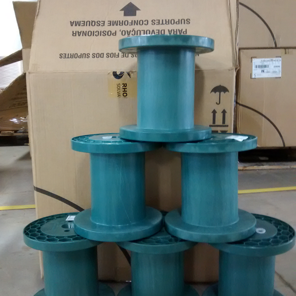 Cones de linhas e fios de tecido - plástico - Belo Horizonte, MG - B2Blue - Compra e Venda de Resíduos