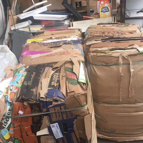 Papelão prensado - papel/papelão - Araruama, RJ - B2Blue - Compra e Venda de Resíduos