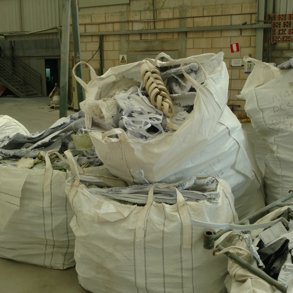 Residuo de pvc (placas e moido) - plástico - Betim, MG - B2Blue - Compra e Venda de Resíduos