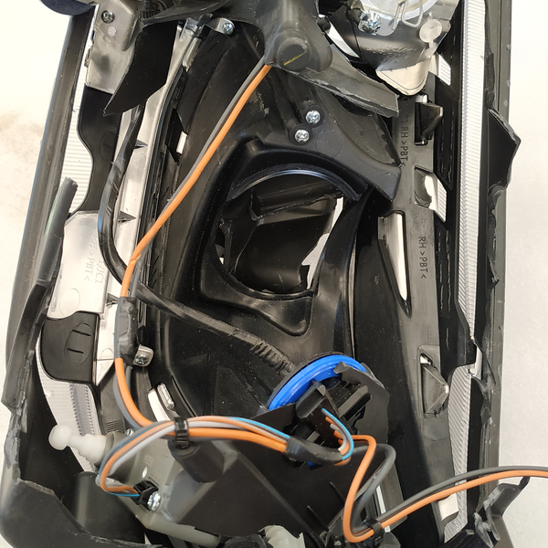 Resíduo: Sucatas de farol automotivo - B2Blue  - Compra e Venda de Resíduos