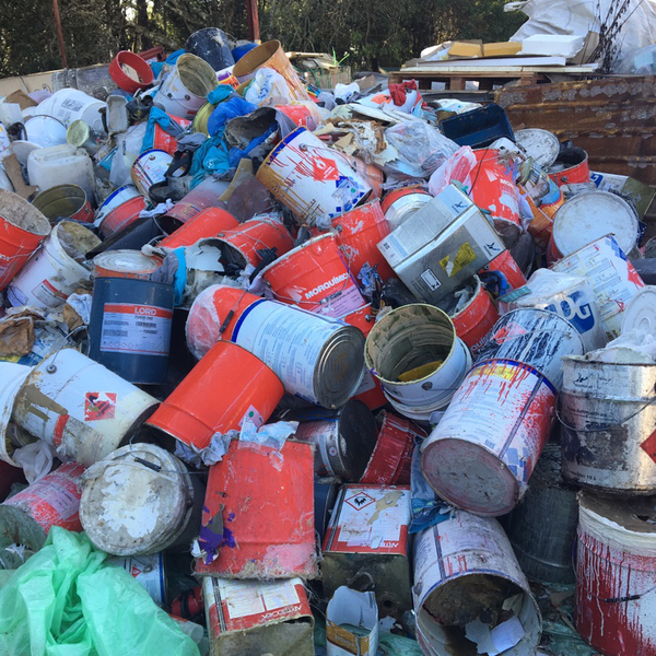 Metais contaminados com tinta - Metais