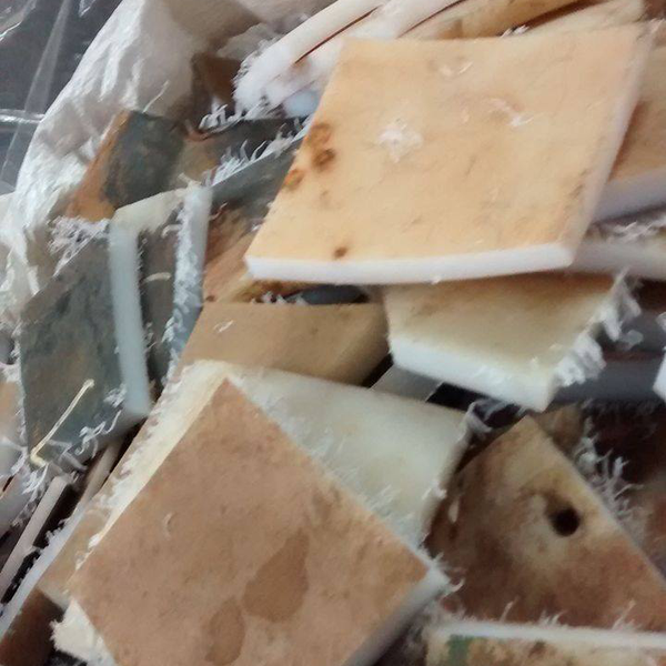 Sucata de PEAD rotomoldado - Plástico